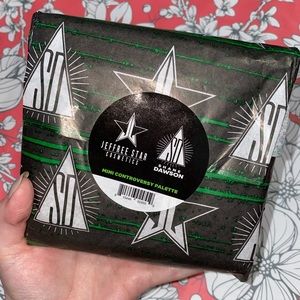 SOLD* Jeffree Star x Shane Dawson Mini Controversy Palette Emerald Edition NIB⭐️